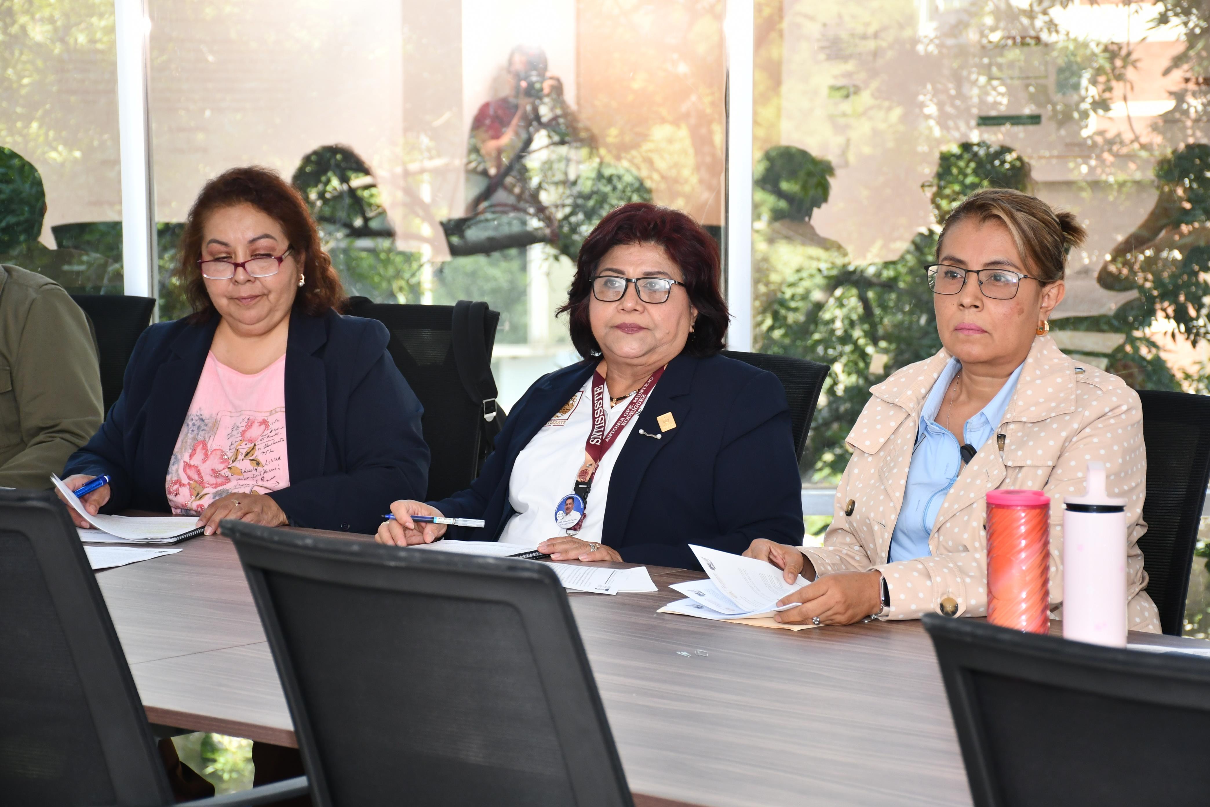 Sesión de la Comisión Nacional Mixta de Becas 